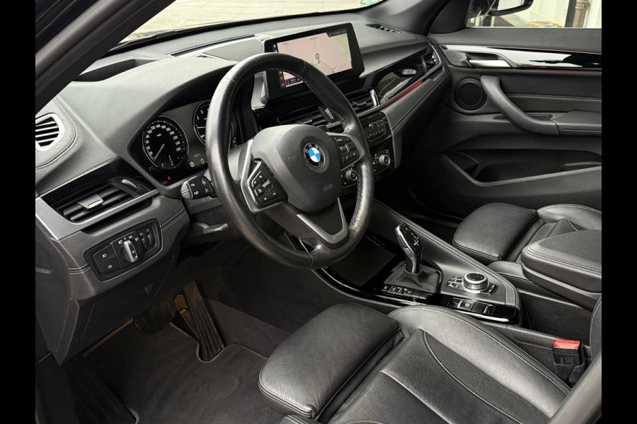 BMW X1 sDrive20i VDL Nedcar Edition | PANORAMA | 19 INCH LM VELGEN | SPORTSTOELEN | ADAPT. CRUISE | SPORTSTOELEN | CAMERA |