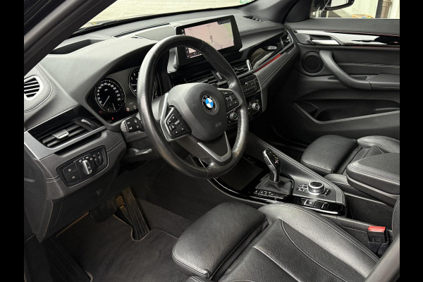 BMW X1 sDrive20i VDL Nedcar Edition | PANORAMA | 19 INCH LM VELGEN | SPORTSTOELEN | ADAPT. CRUISE | SPORTSTOELEN | CAMERA |