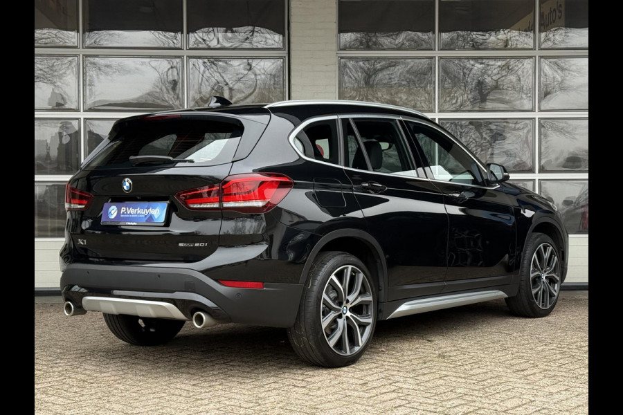 BMW X1 sDrive20i VDL Nedcar Edition | PANORAMA | 19 INCH LM VELGEN | SPORTSTOELEN | ADAPT. CRUISE | SPORTSTOELEN | CAMERA |