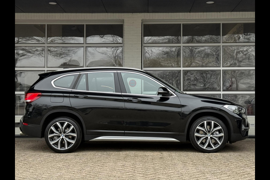 BMW X1 sDrive20i VDL Nedcar Edition | PANORAMA | 19 INCH LM VELGEN | SPORTSTOELEN | ADAPT. CRUISE | SPORTSTOELEN | CAMERA |