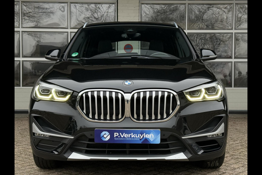 BMW X1 sDrive20i VDL Nedcar Edition | PANORAMA | 19 INCH LM VELGEN | SPORTSTOELEN | ADAPT. CRUISE | SPORTSTOELEN | CAMERA |