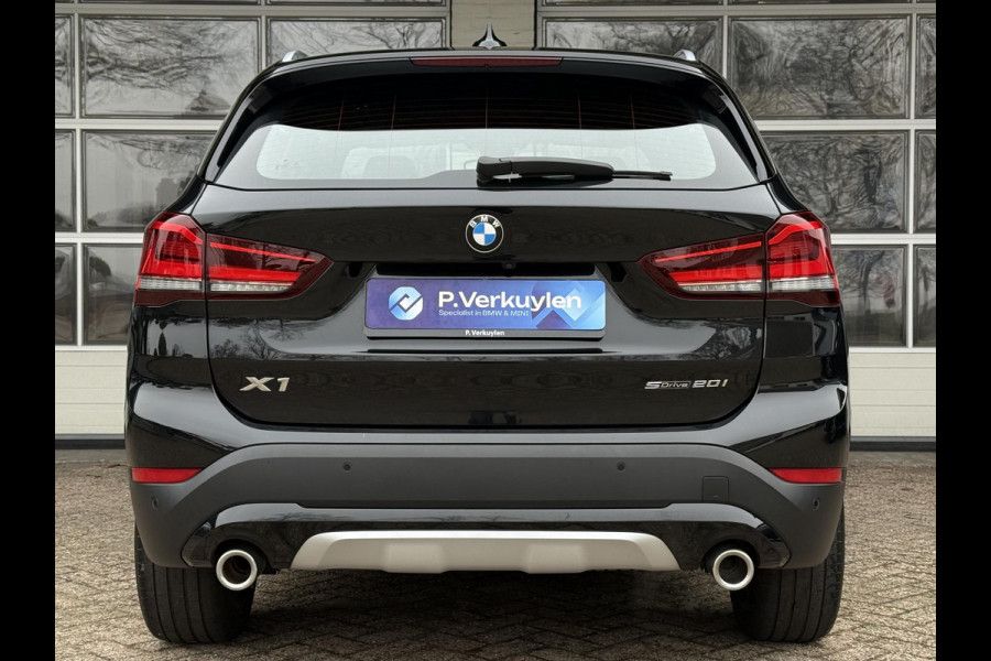 BMW X1 sDrive20i VDL Nedcar Edition | PANORAMA | 19 INCH LM VELGEN | SPORTSTOELEN | ADAPT. CRUISE | SPORTSTOELEN | CAMERA |