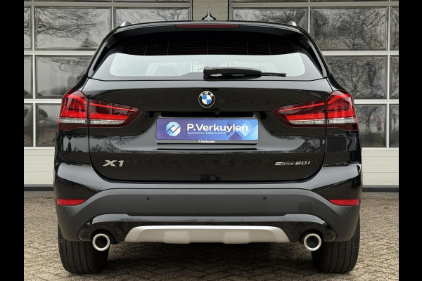 BMW X1 sDrive20i VDL Nedcar Edition | PANORAMA | 19 INCH LM VELGEN | SPORTSTOELEN | ADAPT. CRUISE | SPORTSTOELEN | CAMERA |