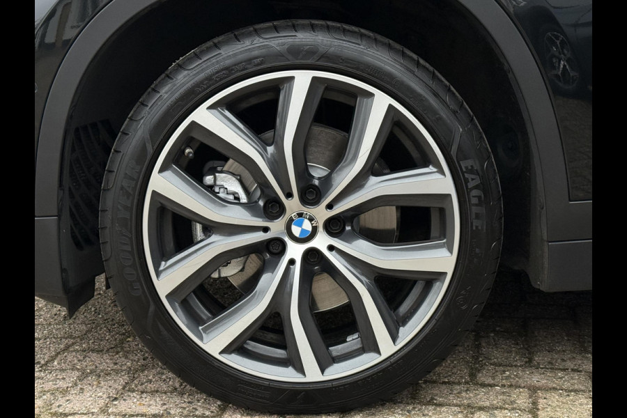 BMW X1 sDrive20i VDL Nedcar Edition | PANORAMA | 19 INCH LM VELGEN | SPORTSTOELEN | ADAPT. CRUISE | SPORTSTOELEN | CAMERA |