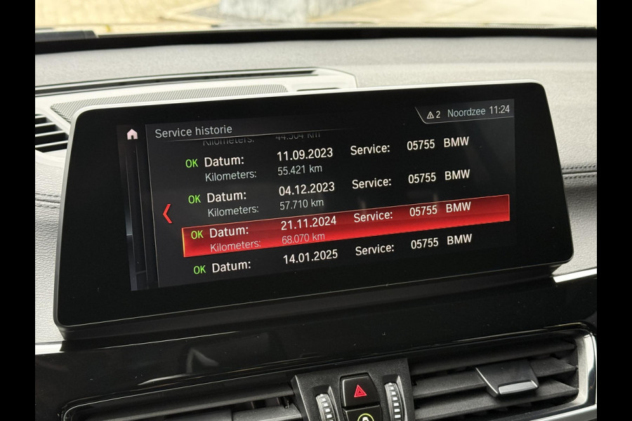 BMW X1 sDrive20i VDL Nedcar Edition | PANORAMA | 19 INCH LM VELGEN | SPORTSTOELEN | ADAPT. CRUISE | SPORTSTOELEN | CAMERA |