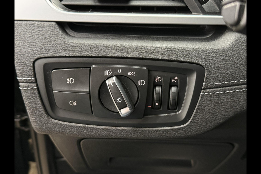 BMW X1 sDrive20i VDL Nedcar Edition | PANORAMA | 19 INCH LM VELGEN | SPORTSTOELEN | ADAPT. CRUISE | SPORTSTOELEN | CAMERA |