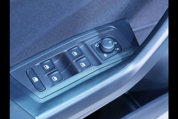 Volkswagen T-Roc 1.5 TSI 150pk DSG Life 75 Edition Navigatie via App Camera PDC Trekhaak Android 169