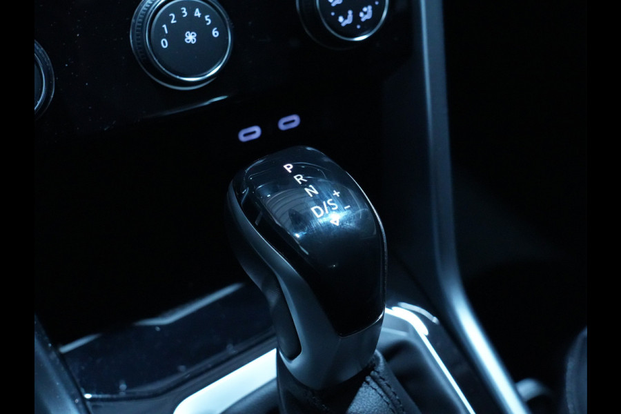 Volkswagen T-Roc 1.5 TSI 150pk DSG Life 75 Edition Navigatie via App Camera PDC Trekhaak Android 169