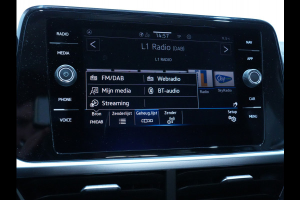 Volkswagen T-Roc 1.5 TSI 150pk DSG Life 75 Edition Navigatie via App Camera PDC Trekhaak Android 169