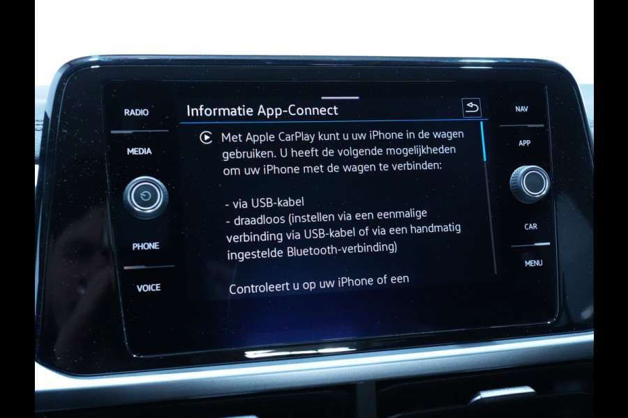 Volkswagen T-Roc 1.5 TSI 150pk DSG Life 75 Edition Navigatie via App Camera PDC Trekhaak Android 169