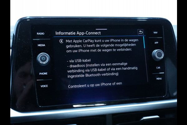 Volkswagen T-Roc 1.5 TSI 150pk DSG Life 75 Edition Navigatie via App Camera PDC Trekhaak Android 169