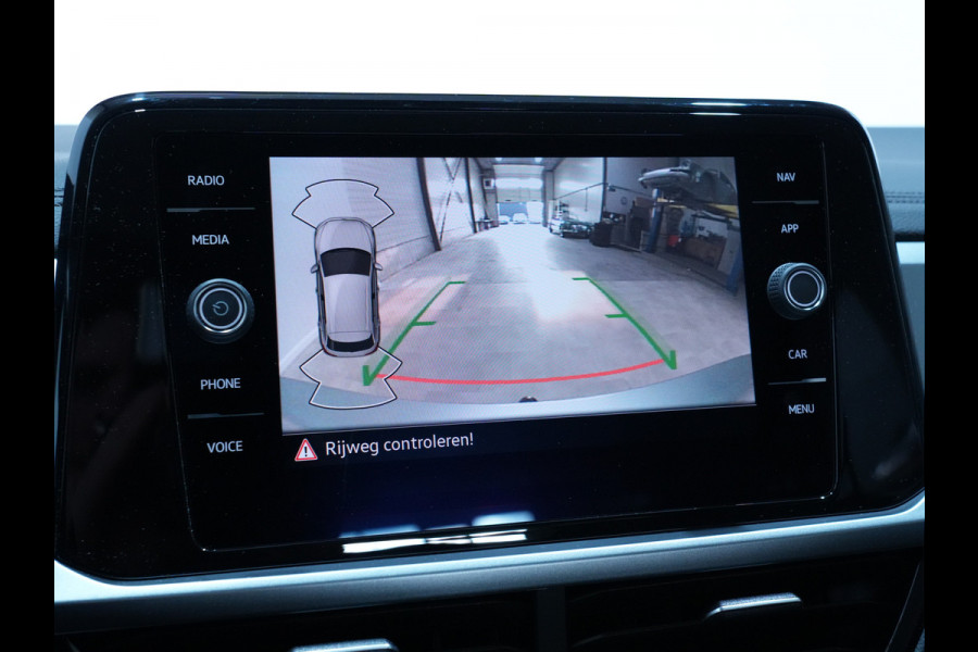 Volkswagen T-Roc 1.5 TSI 150pk DSG Life 75 Edition Navigatie via App Camera PDC Trekhaak Android 169