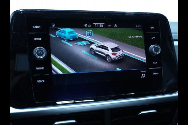 Volkswagen T-Roc 1.5 TSI 150pk DSG Life 75 Edition Navigatie via App Camera PDC Trekhaak Android 169