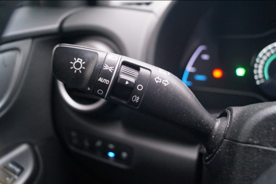 Hyundai Kona EV Premium 64kWh -LEER-ECC-NAVI-CAM-PDC-