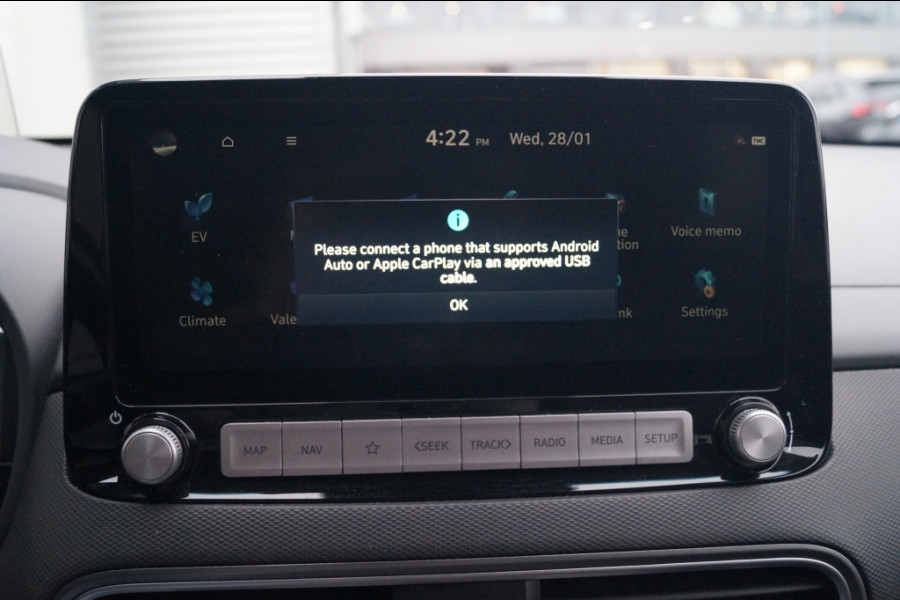 Hyundai Kona EV Premium 64kWh -LEER-ECC-NAVI-CAM-PDC-