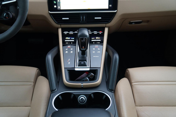 Porsche Cayenne Coupé 3.0 E-Hybrid Platinum Edition | Sport Design | Massage | Adaptieve cruise | Dealer onderhouden | 22 inch |