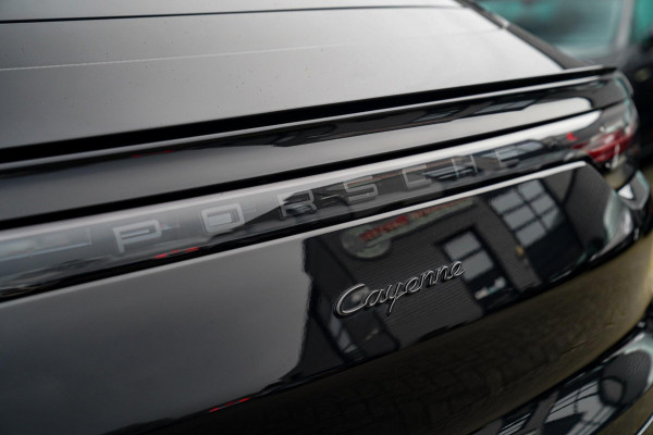 Porsche Cayenne Coupé 3.0 E-Hybrid Platinum Edition | Sport Design | Massage | Adaptieve cruise | Dealer onderhouden | 22 inch |
