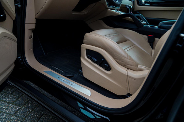 Porsche Cayenne Coupé 3.0 E-Hybrid Platinum Edition | Sport Design | Massage | Adaptieve cruise | Dealer onderhouden | 22 inch |