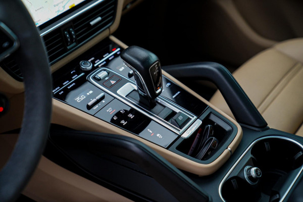 Porsche Cayenne Coupé 3.0 E-Hybrid Platinum Edition | Sport Design | Massage | Adaptieve cruise | Dealer onderhouden | 22 inch |