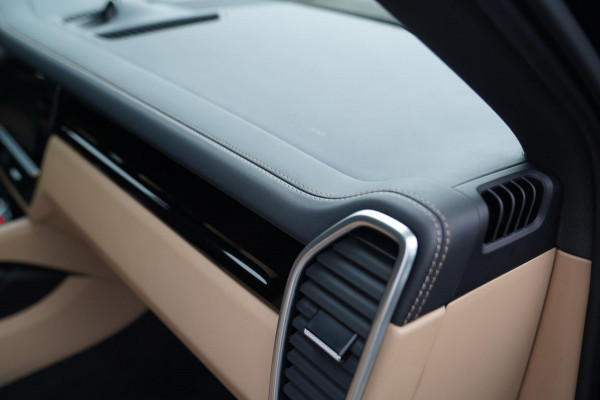Porsche Cayenne Coupé 3.0 E-Hybrid Platinum Edition | Sport Design | Massage | Adaptieve cruise | Dealer onderhouden | 22 inch |