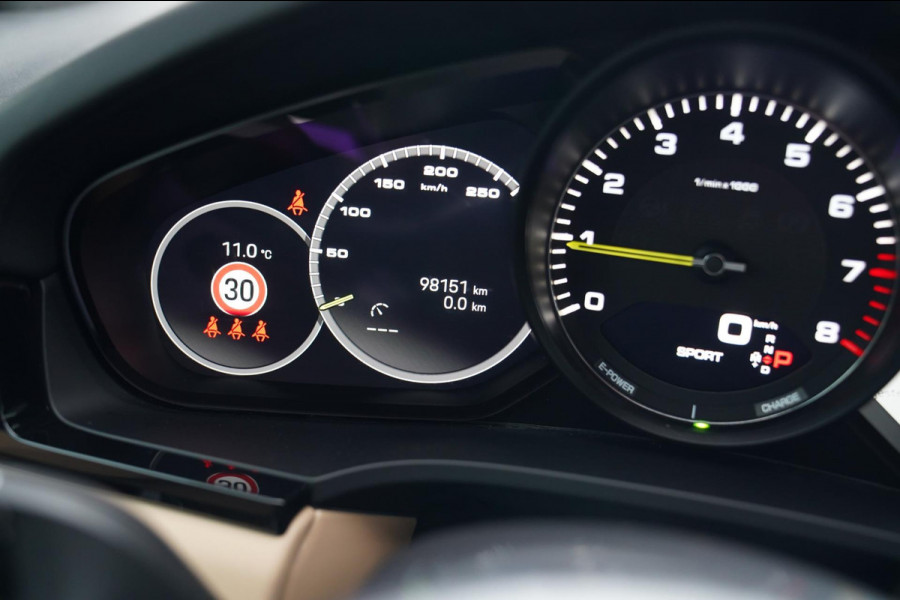 Porsche Cayenne Coupé 3.0 E-Hybrid Platinum Edition | Sport Design | Massage | Adaptieve cruise | Dealer onderhouden | 22 inch |