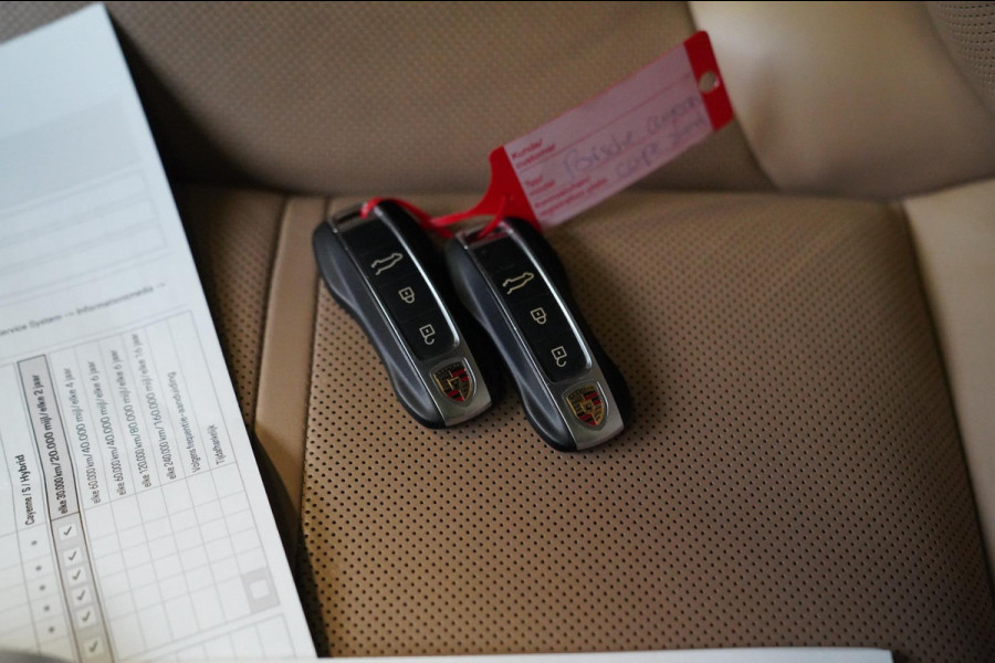 Porsche Cayenne Coupé 3.0 E-Hybrid Platinum Edition | Sport Design | Massage | Adaptieve cruise | Dealer onderhouden | 22 inch |