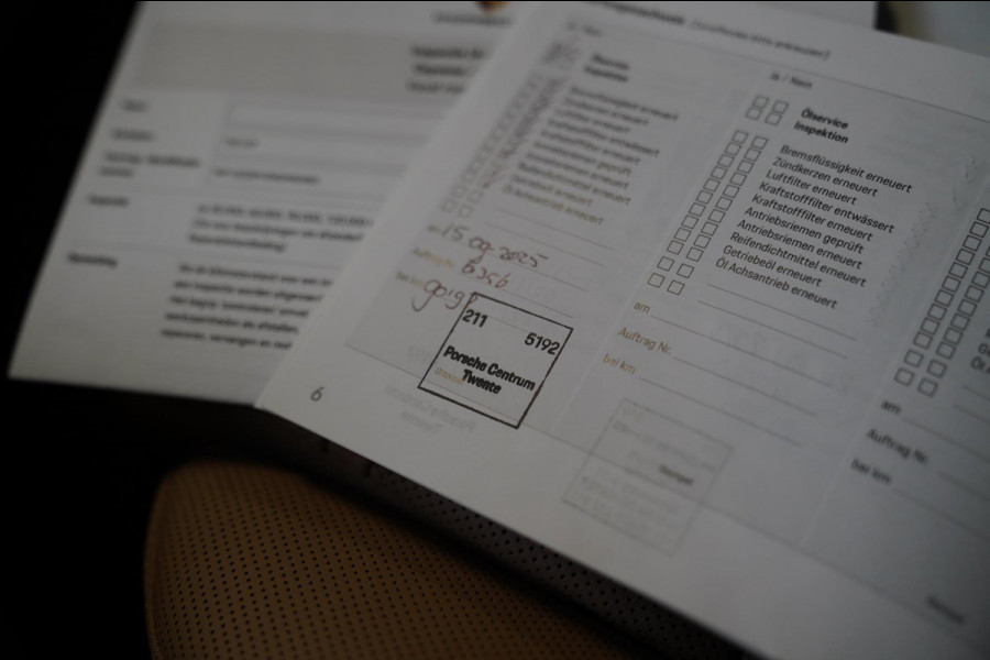 Porsche Cayenne Coupé 3.0 E-Hybrid Platinum Edition | Sport Design | Massage | Adaptieve cruise | Dealer onderhouden | 22 inch |