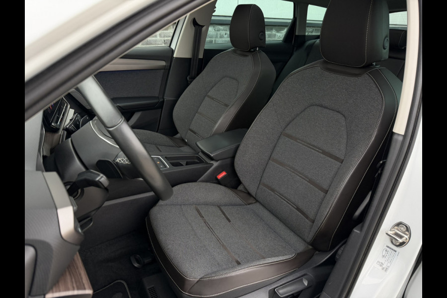 Seat Leon Sportstourer 1.5 eTSI Xcellence M-Hybrid | LED | Panorama | Elek. Trekhaak | Carplay | Navi | Sfeerverl. | Camera