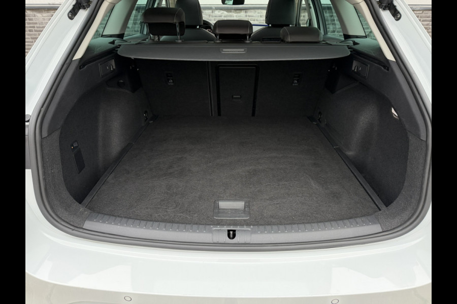 Seat Leon Sportstourer 1.5 eTSI Xcellence M-Hybrid | LED | Panorama | Elek. Trekhaak | Carplay | Navi | Sfeerverl. | Camera