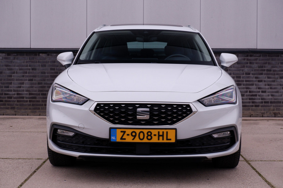 Seat Leon Sportstourer 1.5 eTSI Xcellence M-Hybrid | LED | Panorama | Elek. Trekhaak | Carplay | Navi | Sfeerverl. | Camera