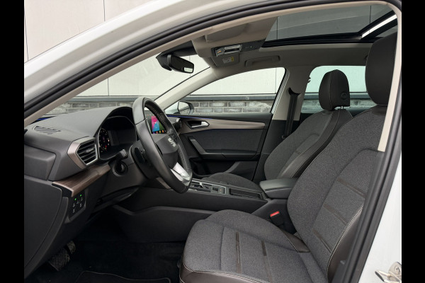 Seat Leon Sportstourer 1.5 eTSI Xcellence M-Hybrid | LED | Panorama | Elek. Trekhaak | Carplay | Navi | Sfeerverl. | Camera