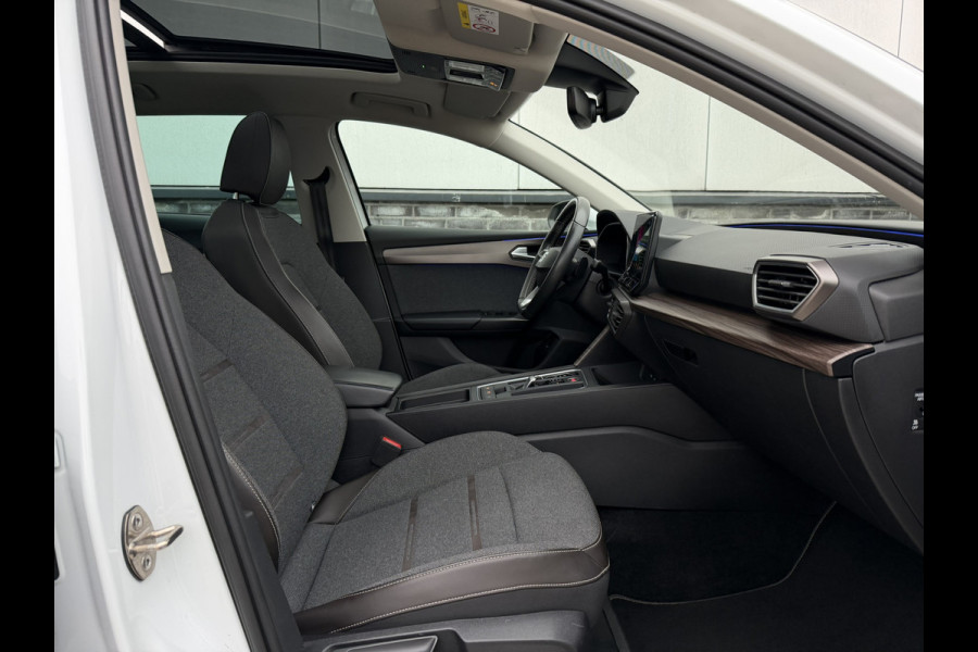 Seat Leon Sportstourer 1.5 eTSI Xcellence M-Hybrid | LED | Panorama | Elek. Trekhaak | Carplay | Navi | Sfeerverl. | Camera