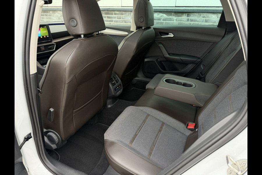 Seat Leon Sportstourer 1.5 eTSI Xcellence M-Hybrid | LED | Panorama | Elek. Trekhaak | Carplay | Navi | Sfeerverl. | Camera