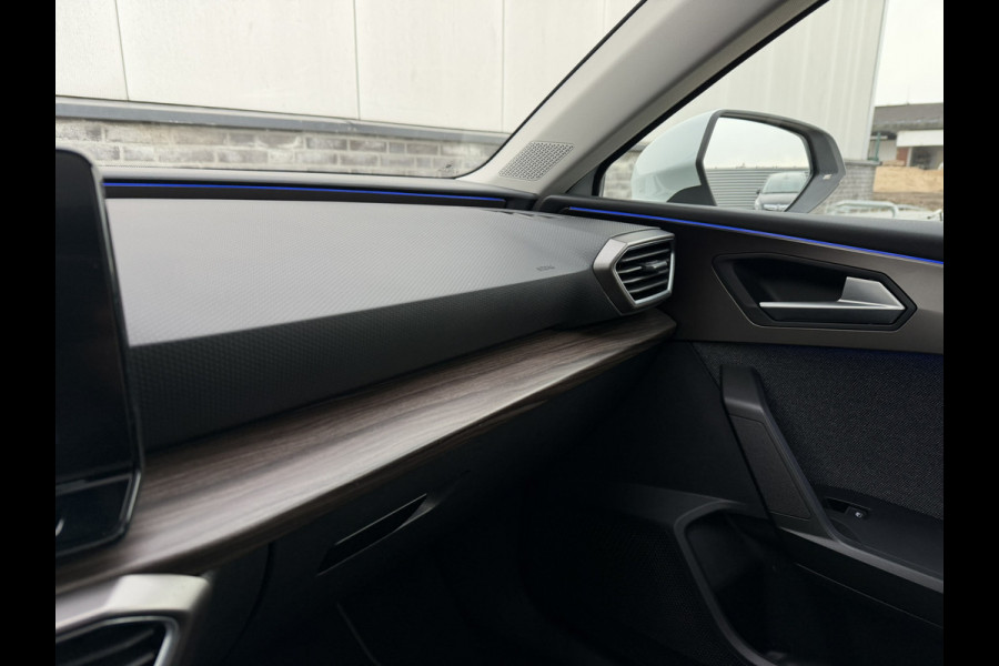 Seat Leon Sportstourer 1.5 eTSI Xcellence M-Hybrid | LED | Panorama | Elek. Trekhaak | Carplay | Navi | Sfeerverl. | Camera