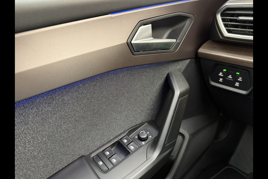 Seat Leon Sportstourer 1.5 eTSI Xcellence M-Hybrid | LED | Panorama | Elek. Trekhaak | Carplay | Navi | Sfeerverl. | Camera