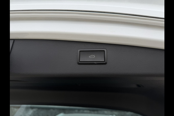 Seat Leon Sportstourer 1.5 eTSI Xcellence M-Hybrid | LED | Panorama | Elek. Trekhaak | Carplay | Navi | Sfeerverl. | Camera