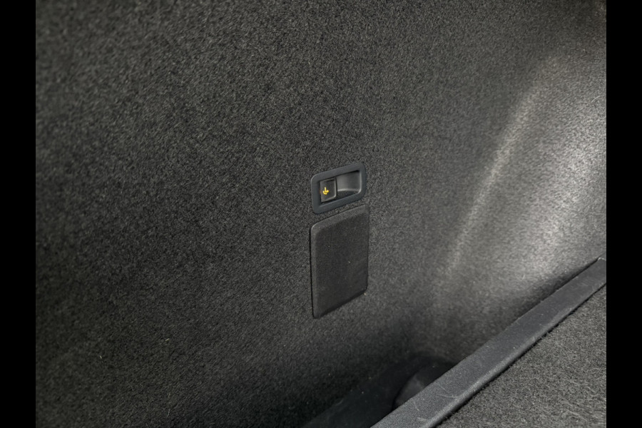 Seat Leon Sportstourer 1.5 eTSI Xcellence M-Hybrid | LED | Panorama | Elek. Trekhaak | Carplay | Navi | Sfeerverl. | Camera