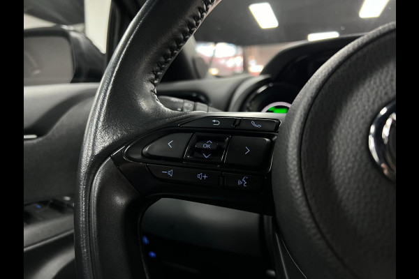 Toyota Yaris 1.5 Hybrid Bi-Tone| Head-up | PDC | Cam| Cruise