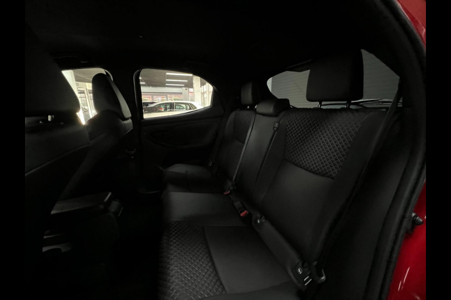 Toyota Yaris 1.5 Hybrid Bi-Tone| Head-up | PDC | Cam| Cruise