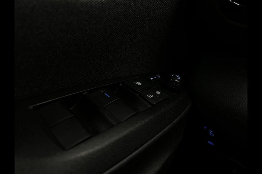 Toyota Yaris 1.5 Hybrid Bi-Tone| Head-up | PDC | Cam| Cruise