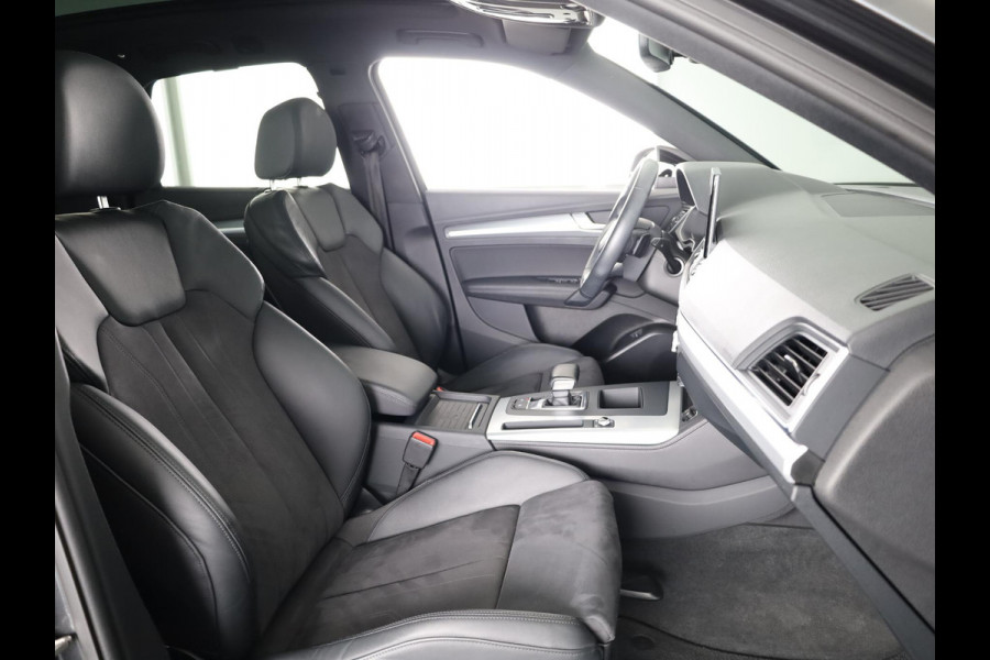 Audi Q5 50 TFSI e S edition 299 pk S-tronic | Navigatie | Panoramadak | Parkeersensoren | Achteruitrijcamera | Stoelverwarming |