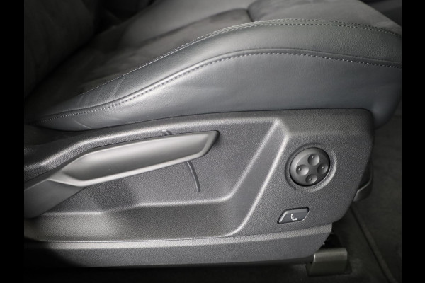 Audi Q5 50 TFSI e S edition 299 pk S-tronic | Navigatie | Panoramadak | Parkeersensoren | Achteruitrijcamera | Stoelverwarming |