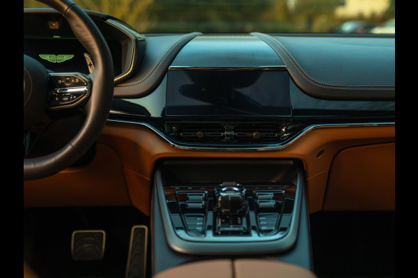 Aston Martin DBX 707 4.0 V8 Facelift | Minotaur Green | Copper Tan interieur | Briljant!