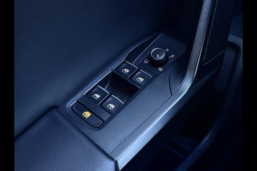 Seat Leon Sportstourer 1.0 eTSI FR | Carplay | Virtual | DAB+ | Navi | Sfeerverlichting | Dealer onderhouden | Allseason banden