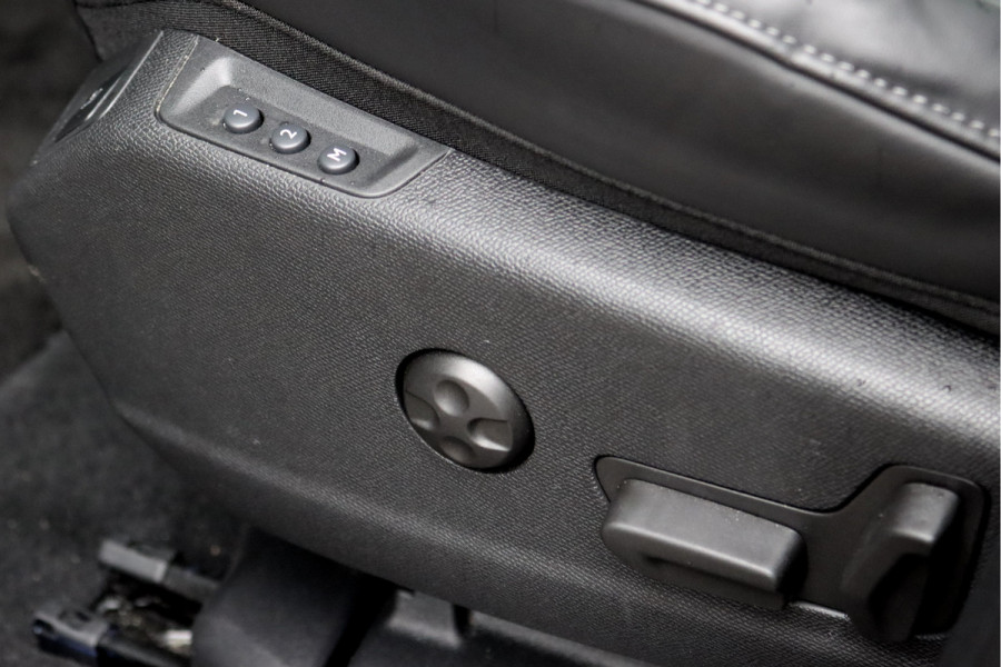 DS 7 Crossback E-Tense 4x4 Louvre | Performance Line | Adaptive Cruise Control | Panoramadak | Massage | Memory | Focal Audio | Stoelventilatie | Surround Camera | Verwarmde Voorruit | Leder |