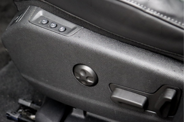 DS 7 Crossback E-Tense 4x4 Louvre | Performance Line | Adaptive Cruise Control | Panoramadak | Massage | Memory | Focal Audio | Stoelventilatie | Surround Camera | Verwarmde Voorruit | Leder |