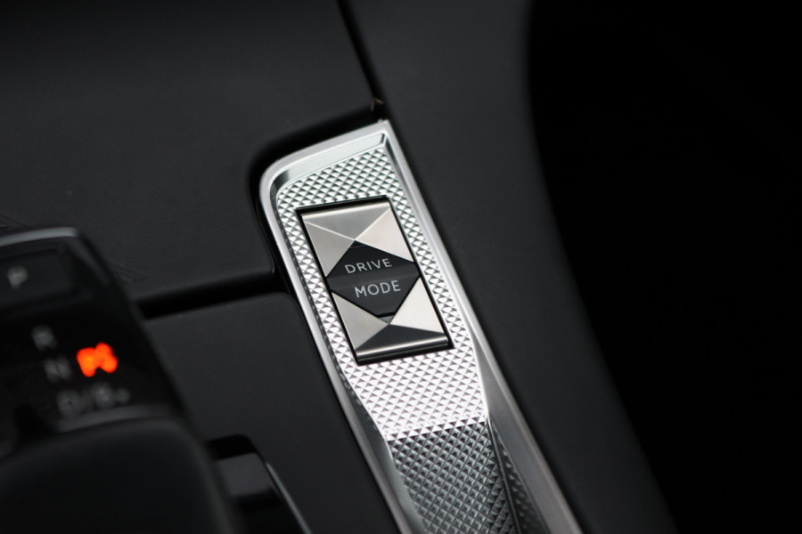 DS 7 Crossback E-Tense 4x4 Louvre | Performance Line | Adaptive Cruise Control | Panoramadak | Massage | Memory | Focal Audio | Stoelventilatie | Surround Camera | Verwarmde Voorruit | Leder |