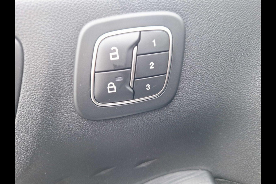 Ford Kuga 2.5 PHEV Vignale 225pk | Wegklapbare trekhaak | Panoramadak | Head up Display | Winterpack | Memory Seats