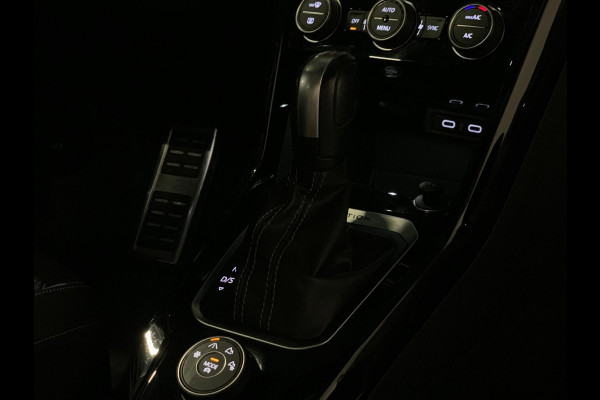 Volkswagen T-Roc 2.0 TSI 4Motion R | AKRAPOVIC | KAMELEON FOLIE | PANO | BEATS AUDIO