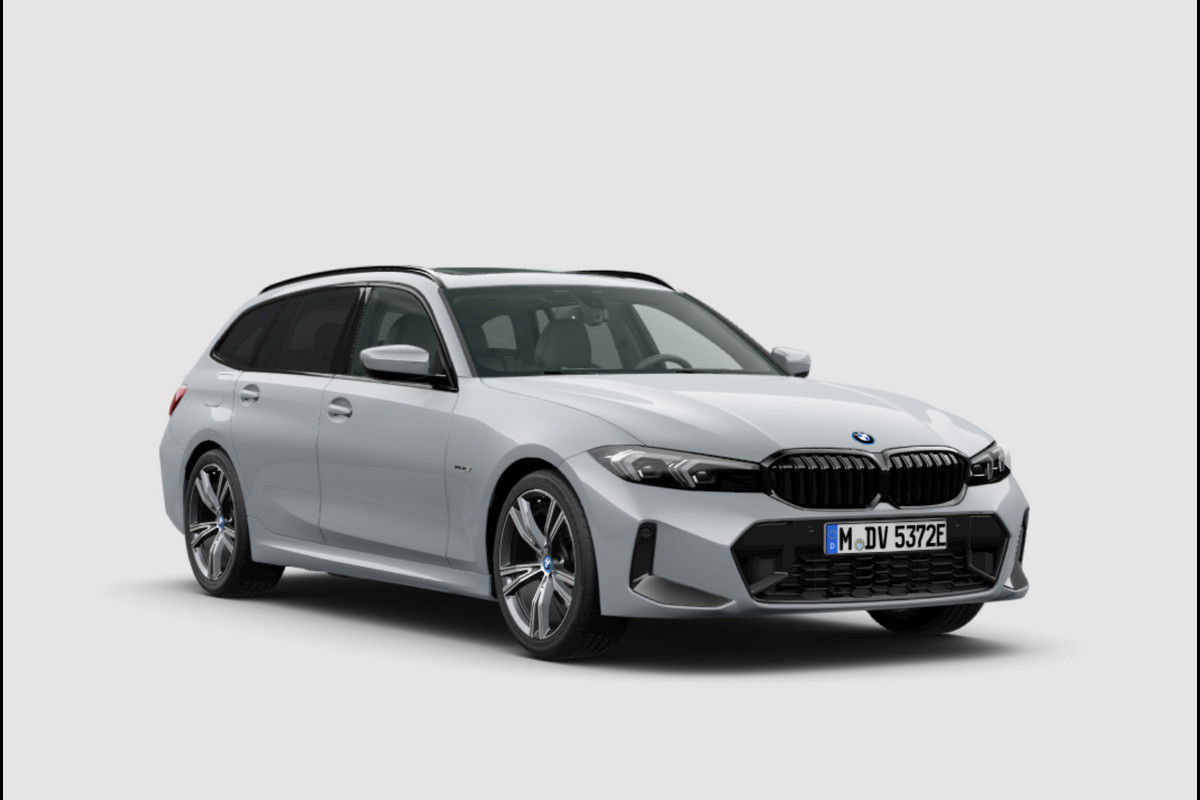 BMW 3 Serie Touring 320e | M-Sport | Pano | Harman Kardon | 19 inch | Carbon | Stuurwiel verwarmd | Individual | Brooklyn Grey